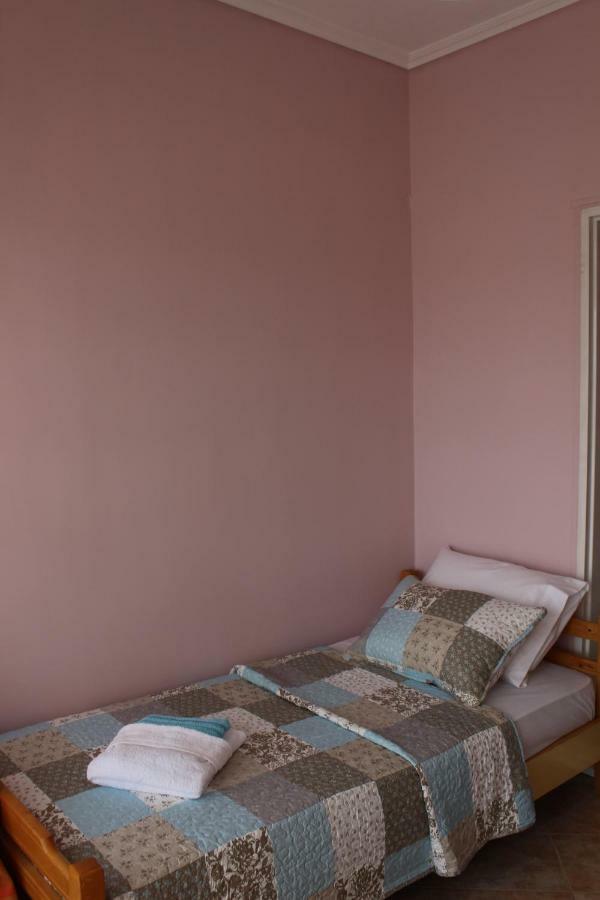 Souzana Rooms 1 Nea Plagia Esterno foto