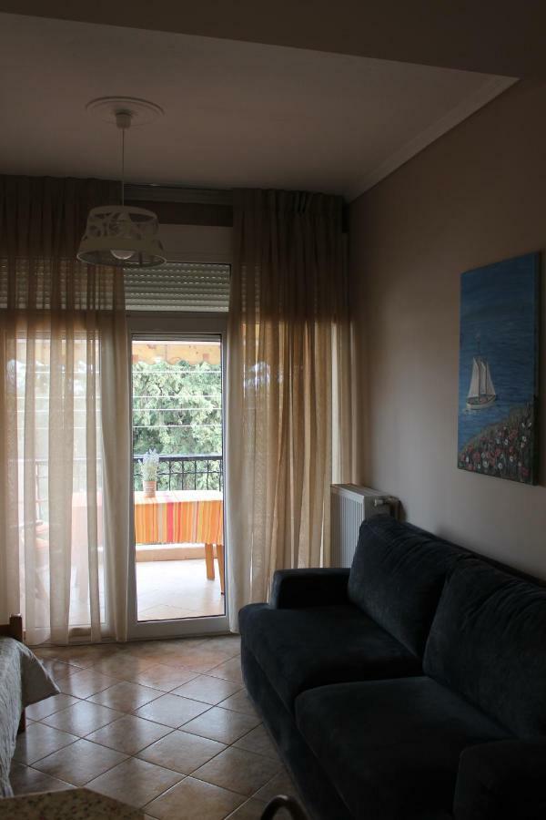 Souzana Rooms 1 Nea Plagia Esterno foto